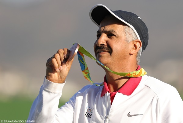 epa05481170 Abdullah Alrashidi of the IOA shows his bronze medal during the medal ceremony for Men's Skeet at the Rio 2016 Olympic Games at the Olympic Shooting Centre  in Rio de Janeiro, Brazil, 13 August 2016.  EPA/ARMANDO BABANI
