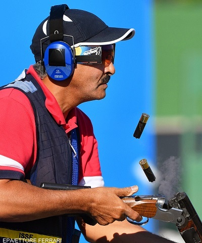 epa05481434 Abdullah Alrashidi of team Independent Olympic Athletes competes in the men's Skeet final of the Rio 2016 Olympic Games Shooting events at the Olympic Shooting Centre in Rio de Janeiro, Brazil, 13 August 2016. Alrashidi won the bronze medal.  EPA/ETTORE FERRARI