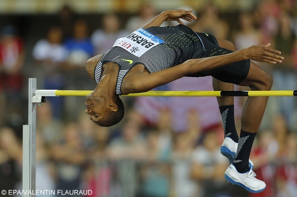 epa05510155 Mutaz Essa Barshim from Qatar competes in the men's high jump event at the Athletissima IAAF Diamond League international athletics meeting in the Stade Olympique de la Pontaise in Lausanne, Switzerland, 25 August 2016.  EPA/VALENTIN FLAURAUD