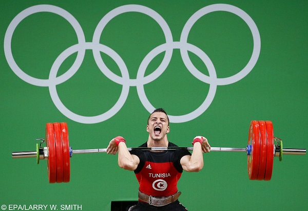 epa05469363 Karem Ben Hnia of Tunisia competes during the men's 69kg category of the Rio 2016 Olympic Games Weightlifting events at the Riocentro in Rio de Janeiro, Brazil, 09 August 2016.  EPA/LARRY W. SMITH