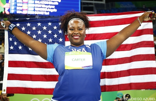 epa05479200 Michelle Carter of the USA celebrates after winning the women's Shot Put final of the Rio 2016 Olympic Games Athletics, Track and Field events at the Olympic Stadium in Rio de Janeiro, Brazil, 12 August 2016.  EPA/DIEGO AZUBEL