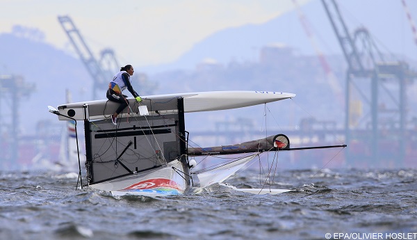 epa05474874 Hedi Gharbi and Rihab Hammami of Tunisia capsize during the Nacra 17 Mixed race of the Rio 2016 Olympic Games Sailing events in Guanabara Bay, Rio de Janeiro, Brazil, 11 August 2016.  EPA/OLIVIER HOSLET