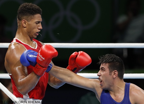 epa05490037 Tony Victor James Yoka (L) of France and Hussein Iashaish of Jordan in action during their men's Super Heavy quarterfinal bout of the Rio 2016 Olympic Games Boxing events at the Riocentro in Rio de Janeiro, Brazil, 16 August 2016.  EPA/VALDRIN XHEMAJ