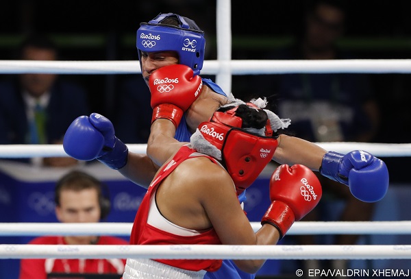 epa05494300 Dariga Shakimova of Kazakhstan (Red) and Khadija Mardi of Morocco(Blue) in action during the women's Middle (69-75)kg quarterfinal bout of the Rio 2016 Olympic Games Boxing events at the Riocentro in Rio de Janeiro, Brazil, 17 August 2016.  EPA/VALDRIN XHEMAJ
