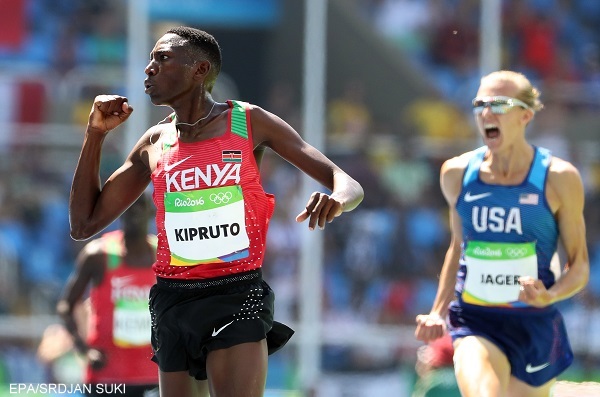 epa05492894 Conseslus Kipruto (L) of Kenya celebrates after winning the men's 3000m Steeplechase final of the Rio 2016 Olympic Games Athletics, Track and Field events at the Olympic Stadium in Rio de Janeiro, Brazil, 17 August 2016. Kipruto won ahead of second placed Evan Jager (R) of the USA.  EPA/SRDJAN SUKI