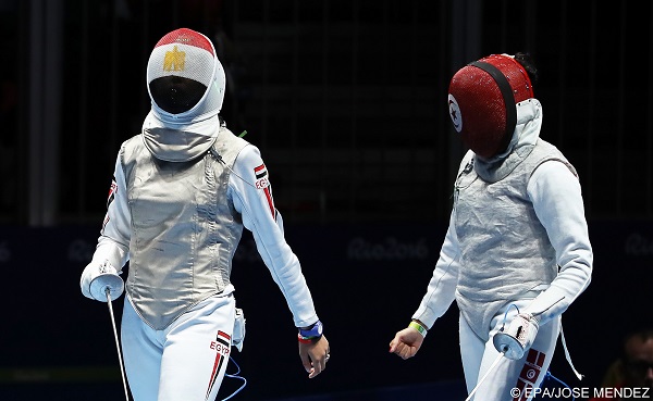 epa05470979 Noura Mohamed (L) of Egypt and Ines Boubakri (R) of Tunisia react during the women's Foil individual round of 32 of the Rio 2016 Olympic Games Fencing events at the Carioca Arena 3 in the Olympic Park in Rio de Janeiro, Brazil, 10 August 2016.  EPA/JOSE MENDEZ