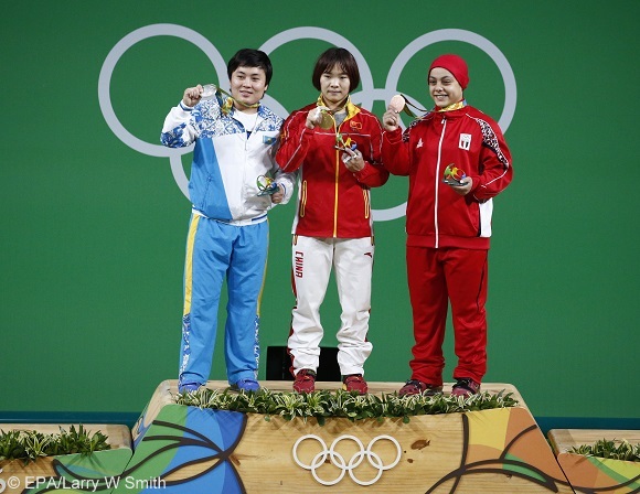 epa05471844 Gold medalist Yanmei Xiang (C), silver medalist Zhazira Zhapparkul of Kazakhstan (L), and bronze medalist Sara Ahmed of Egypt (R) pose with their medal during the awards ceremony in the women's 48kg category of the Rio 2016 Olympic Games Weightlifting events at the Riocentro in Rio de Janeiro, Brazil, 10 August 2016.  EPA/Larry W Smith
