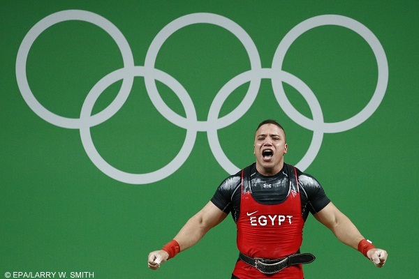 epa05482065 Ragab Abdalla of Egypt reacts after an attempt during the men's 94kg group A category final of the Rio 2016 Olympic Games Weightlifting events at the Riocentro in Rio de Janeiro, Brazil, 13 August 2016.  EPA/LARRY W. SMITH