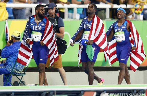 epa05501520 (L-R) Tyson Gay, Justin Gatlin, and Mike Rodgers react after the men's 4x100m relay final of the Rio 2016 Olympic Games Athletics, Track and Field events at the Olympic Stadium in Rio de Janeiro, Brazil, 19 August 2016.  EPA/PETER KLAUNZER