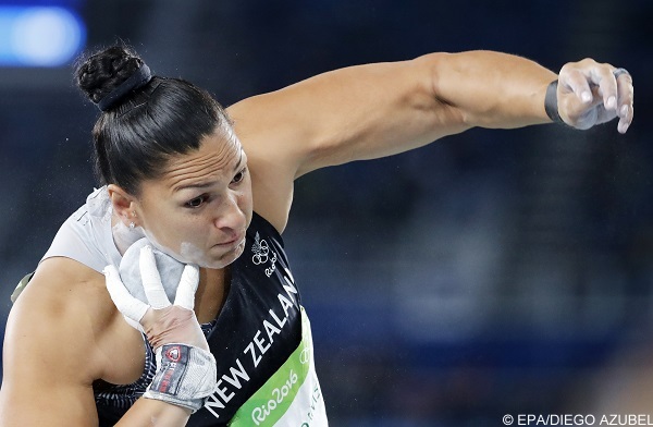 epa05479090 Valerie Adams of New Zealand competes in the women's Shot Put final of the Rio 2016 Olympic Games Athletics, Track and Field events at the Olympic Stadium in Rio de Janeiro, Brazil, 12 August 2016.  EPA/DIEGO AZUBEL