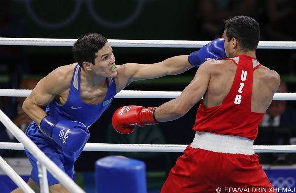 epa05494096 Shakhram Giyasov of Uzbekistan (red) and Daniyar Yeleussinov of Kazakhstan in action during the men's Welter 69kg final bout of the Rio 2016 Olympic Games Boxing events at the Riocentro in Rio de Janeiro, Brazil, 17 August 2016.  EPA/VALDRIN XHEMAJ